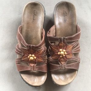 Clark’s Leather Lightweight Floral Detail Slide